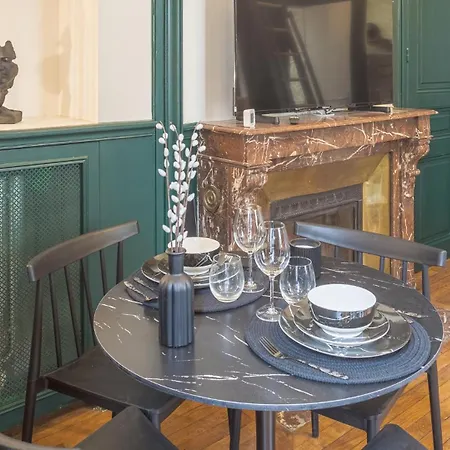 アパート Bonappart 1 - Charme Napoleonien & Confort トロワ